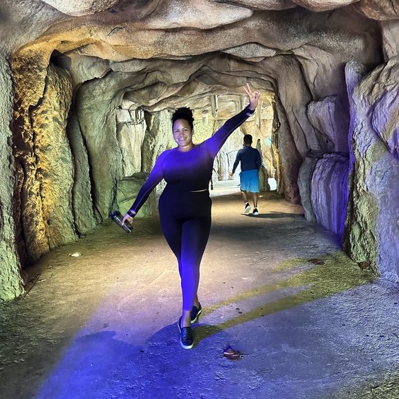 Meet your Posher, Yaide - Picture 2 of 2